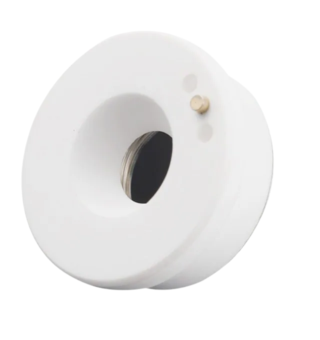 Inel ceramic văzut în unghi — corpul ceramic îmbinat cu inelul metalic de la bază